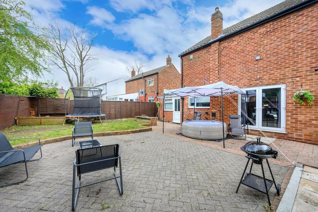 *328ol* For Your Relaxed & Cosy + Parking * Leeds (West Yorkshire)