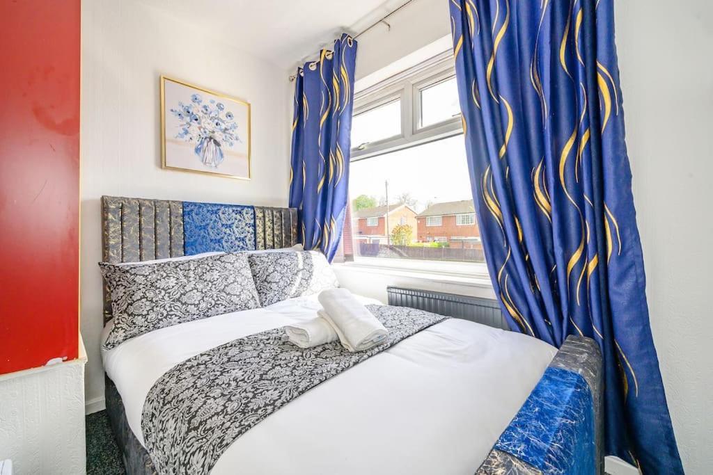 *328ol* For Your Relaxed & Cosy + Parking Holiday home Leeds (West Yorkshire)