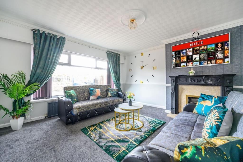 *328ol* For Your Relaxed & Cosy + Parking Holiday home Leeds (West Yorkshire)