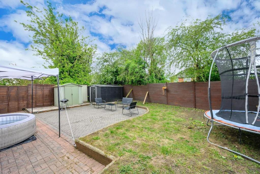 *328ol* For Your Relaxed & Cosy + Parking Leeds (West Yorkshire)